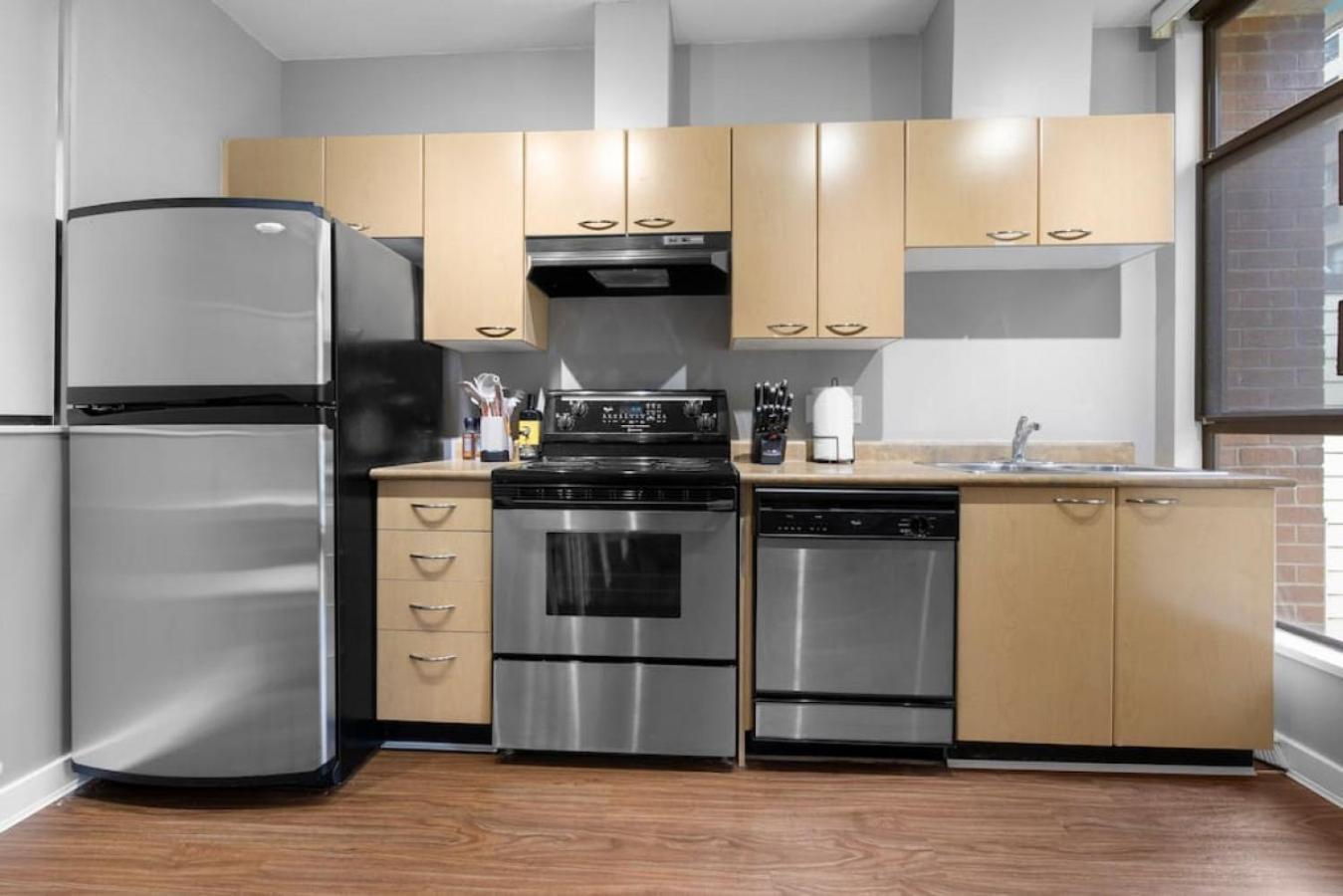Top Floor Unit On Granville Strip Yaletown Area バンクーバー エクステリア 写真